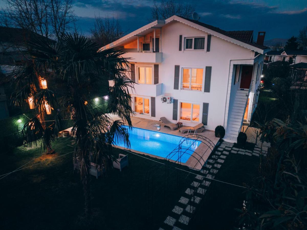 Villa Atlas Muhafazakar Havuzlu, Mustakil Genis Bahceli Sapanca Ngoại thất bức ảnh